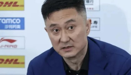 九游体育-郭艾伦解说：杜导现在是老教练了，不管输赢都面不改色心不跳