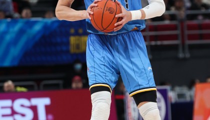 九游体育-乏善可陈！周琦被王哲林压制 全场7中5拿12分8板