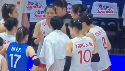 九游娱乐-暂停指点全队与主帅思路相左！龚翔宇尽显执教功底，她比赵勇靠谱|中国女排|泰国女排|张晨|女排|队员_新浪体育_新浪新闻